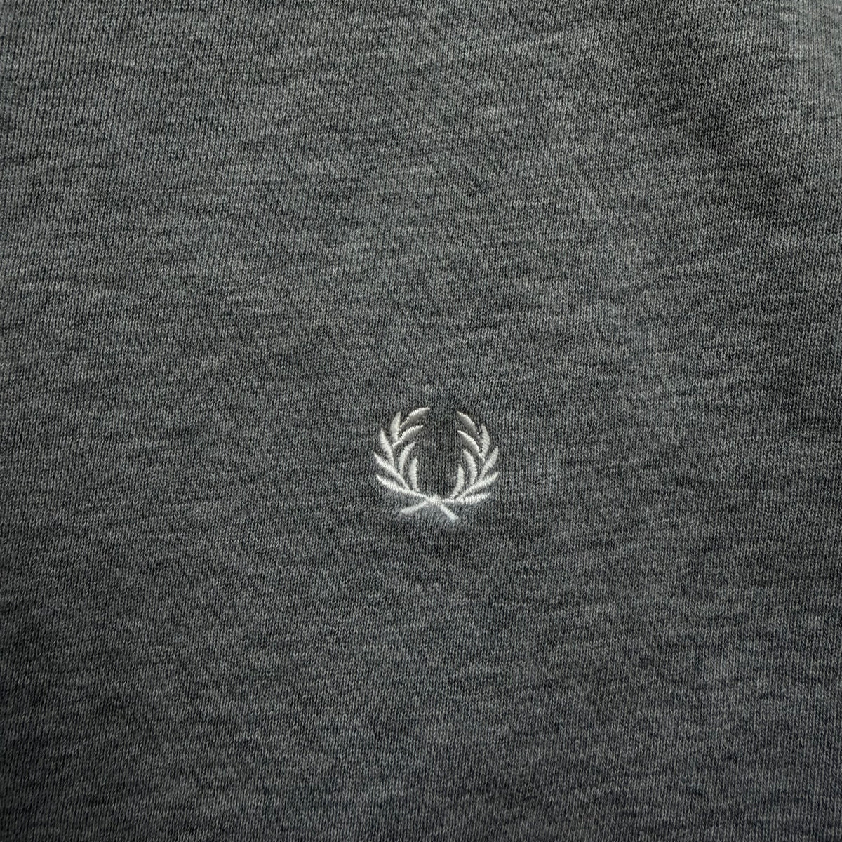 Fred Perry Sweater Grau mit dezenten Logo