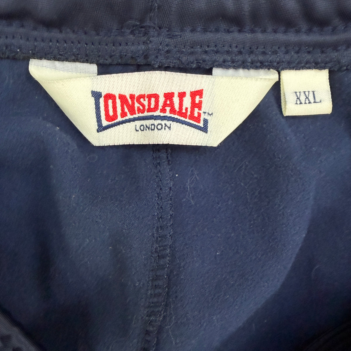 Lonsdale Trackpants Navyblau mit dezenter Stickung