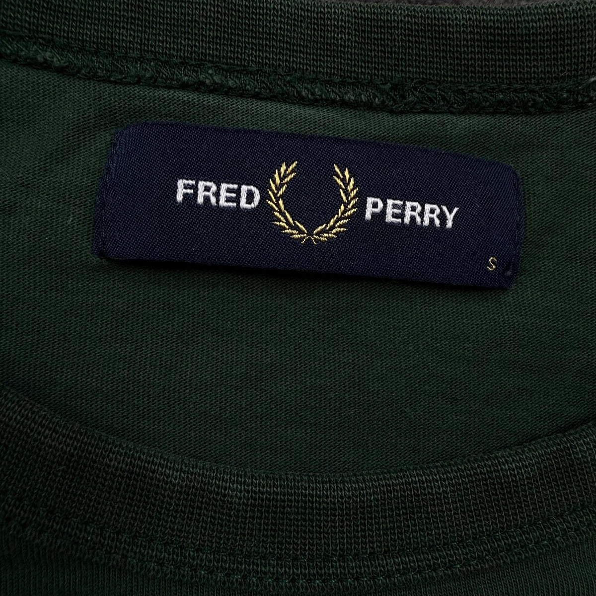 Fred Perry T-Shirt Waldgrün mit dezenten Logo