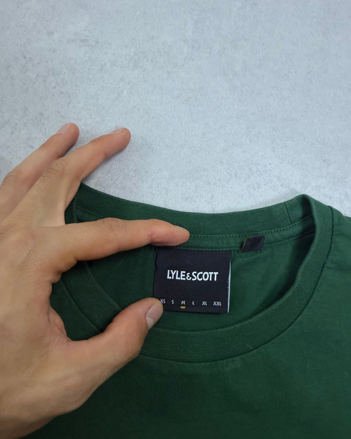 Lyle & Scott T-Shirt Dunkelgrün mit Adler – Etikett