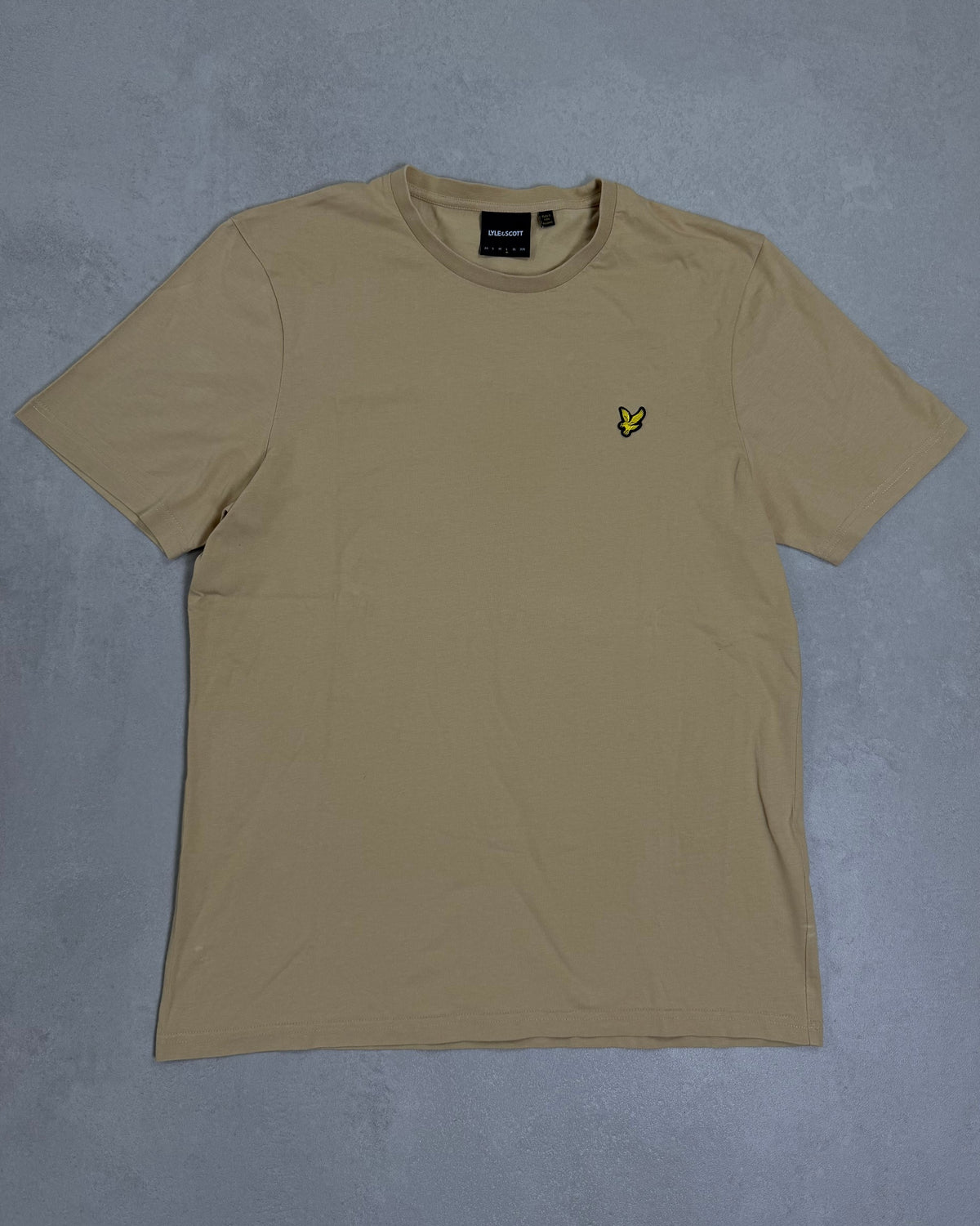 Lyle & Scott T-Shirt Beige mit Adler – Vorderseite