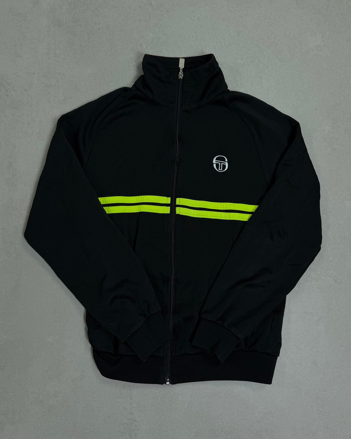 Sergio Tacchini Trainingsjacke Schwarz mit neongelben Streifen – Vorderseite