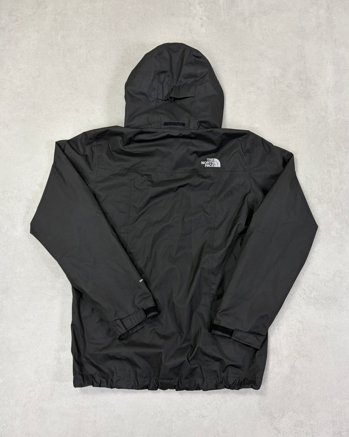 The North Face Regenjacke Schwarz mit Kapuze – Rückseite