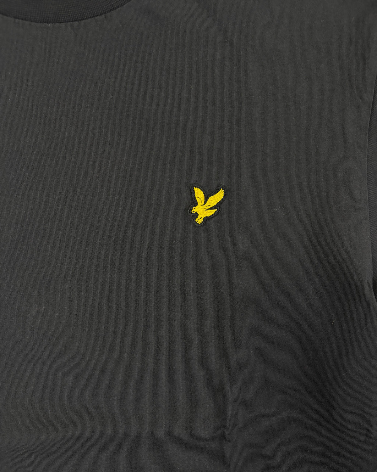 Lyle & Scott T-Shirt Schwarz mit Rückenprint – Detail