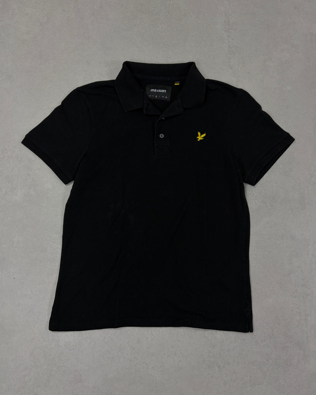 Lyle & Scott Poloshirt Schwarz mit Adler – Vorderseite