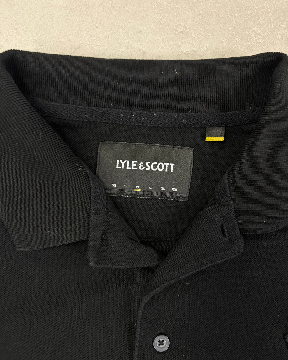 Lyle & Scott Poloshirt Schwarz mit Adler – Etikett
