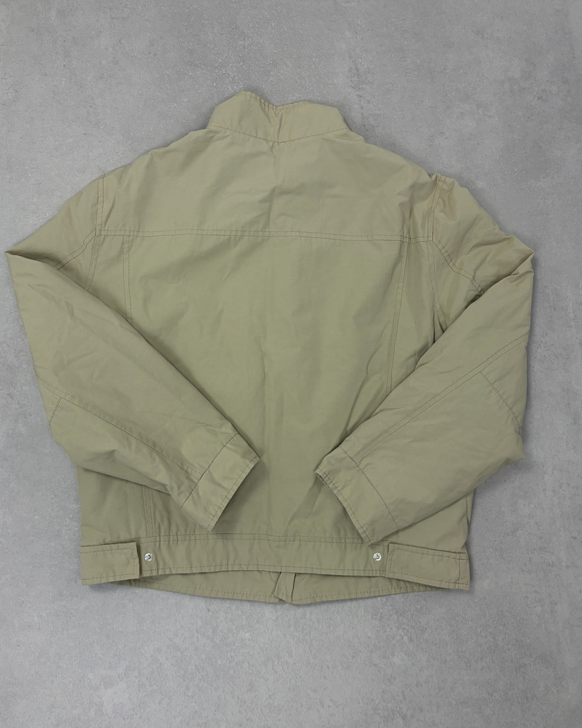 Fred Perry Harrington-Jacke Beige mit Navy-Futter Größe L – Rückseite