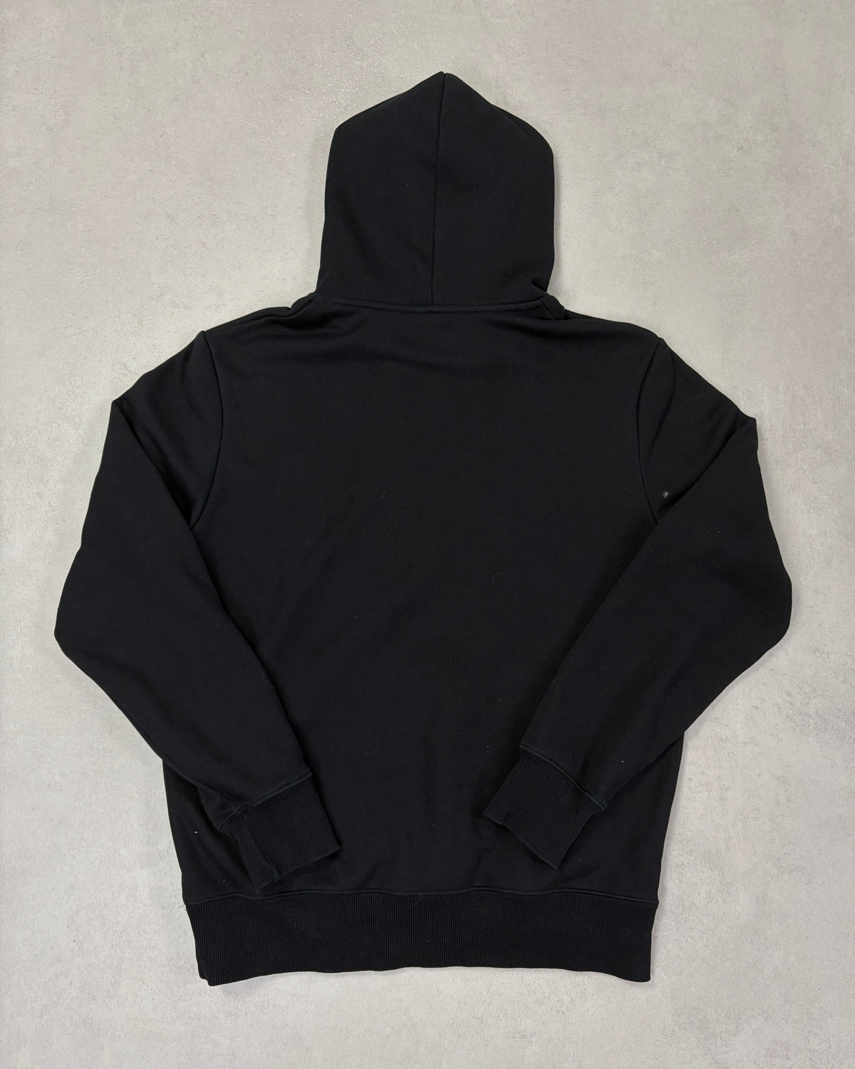 Fred Perry Hoodie Schwarz mit Lorbeer-Patch Größe L – Rückseite