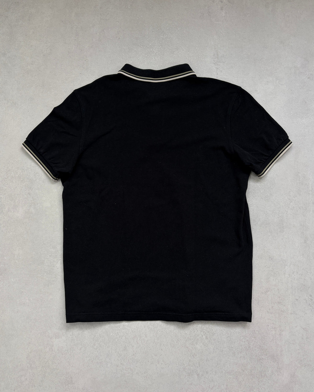 Fred Perry Polo Schwarz mit Beige-Tipping Größe L – Rückseite