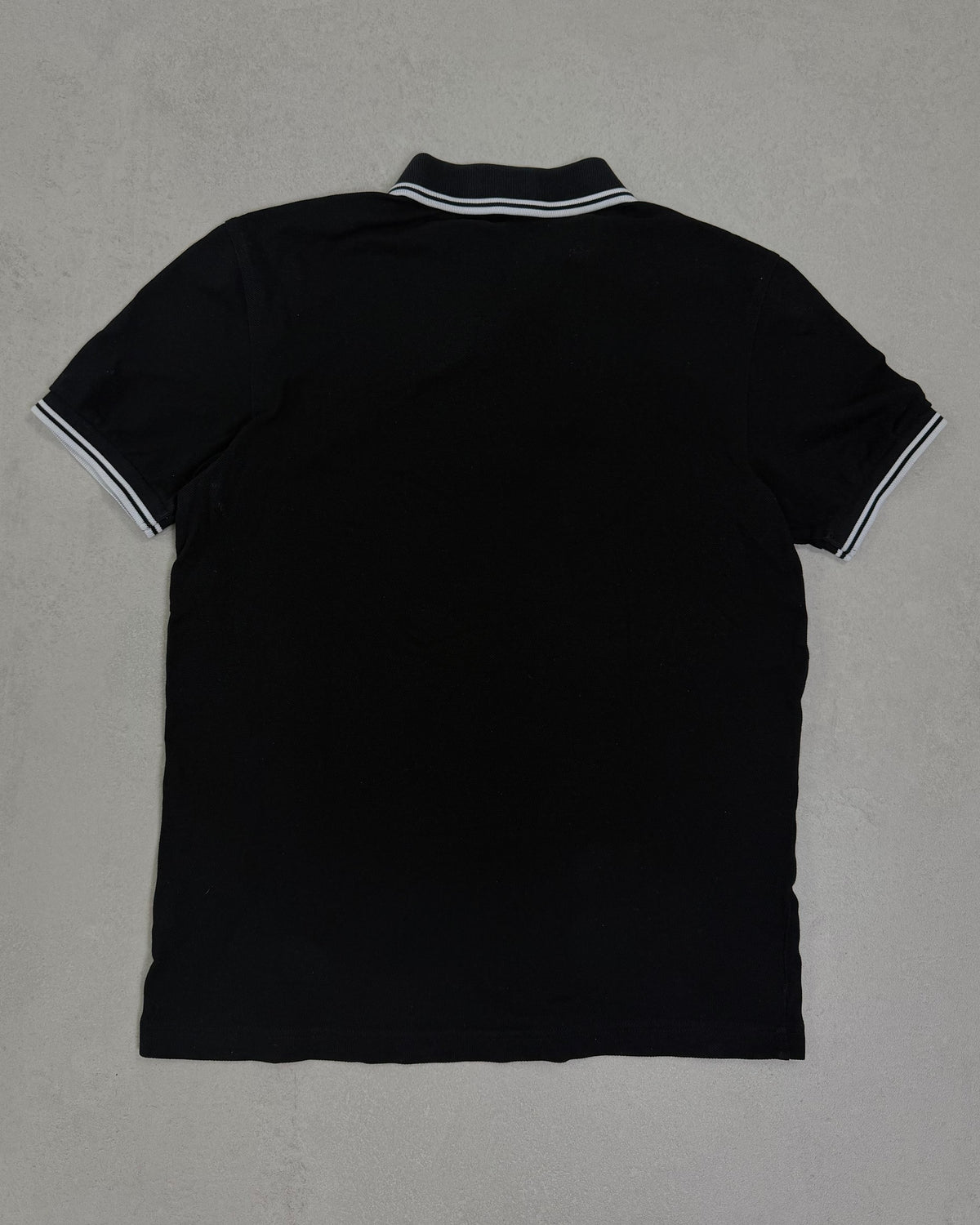 Fred Perry Poloshirt Schwarz mit weißem Twin Tipping Größe M – Rückseite