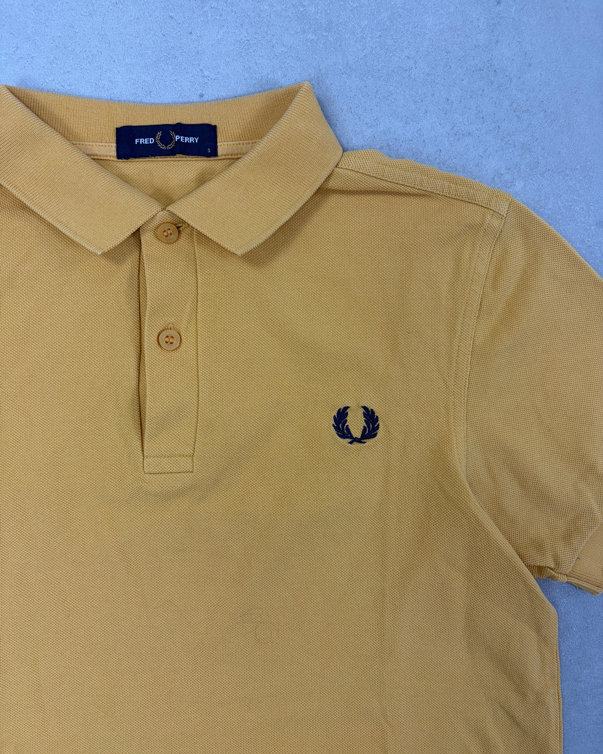 Fred Perry Poloshirt Senfgelb Größe S – Detail