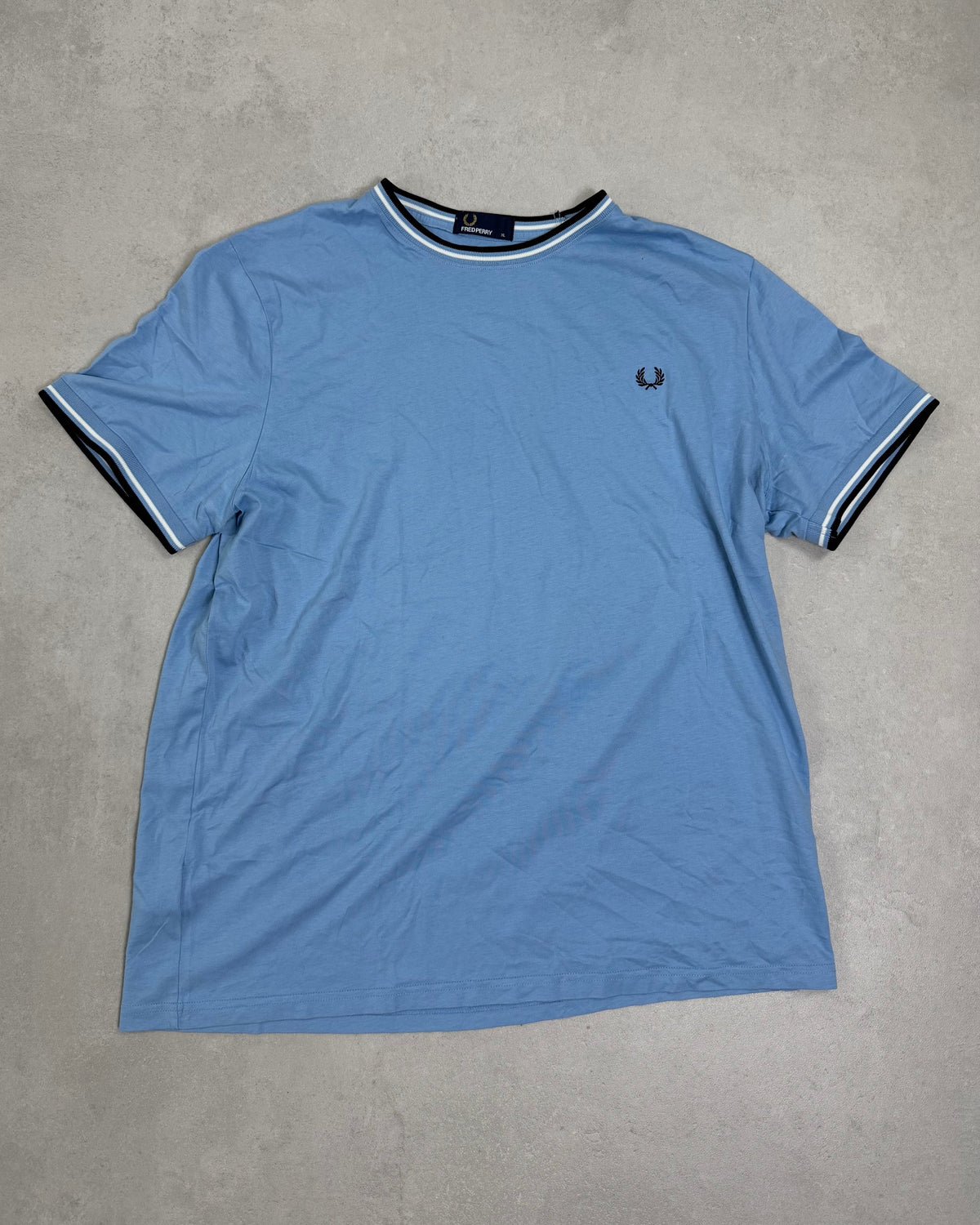 Fred Perry Ringer T-Shirt Hellblau mit Twin Tipping Größe XL – Vorderseite
