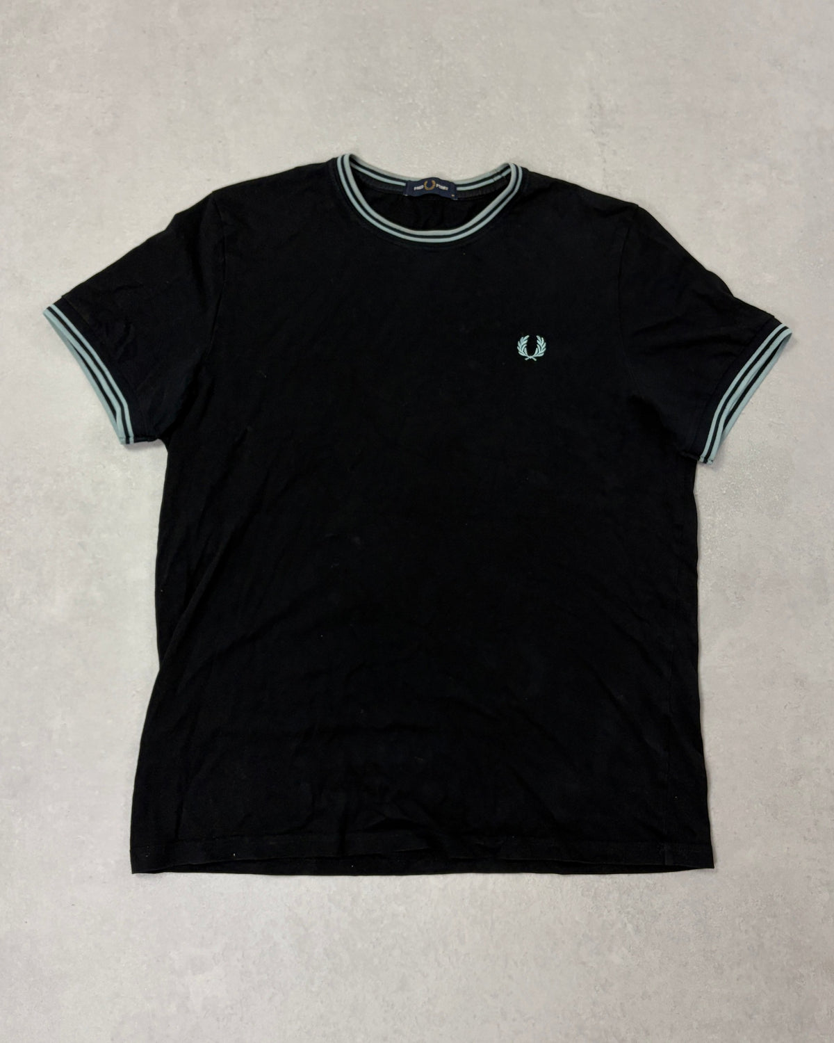 Fred Perry Ringer T-Shirt Schwarz mit Mint-Tipping Größe M – Vorderseite