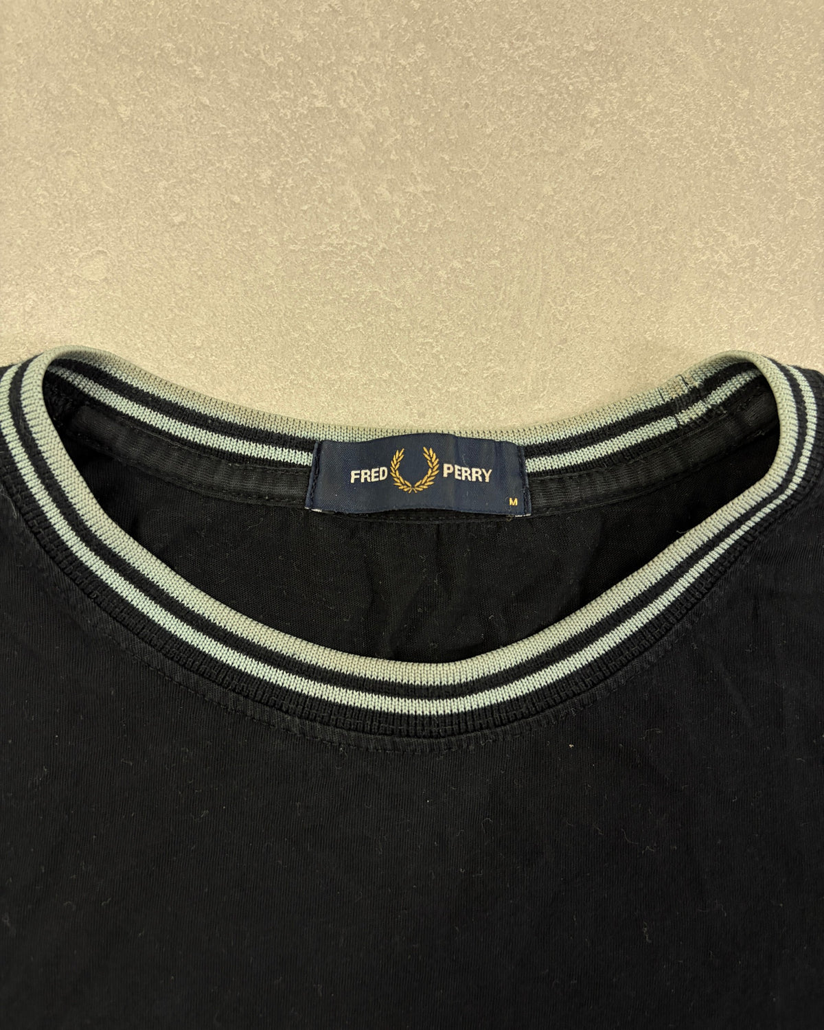 Fred Perry Ringer T-Shirt Schwarz mit Mint-Tipping Größe M – Etikett