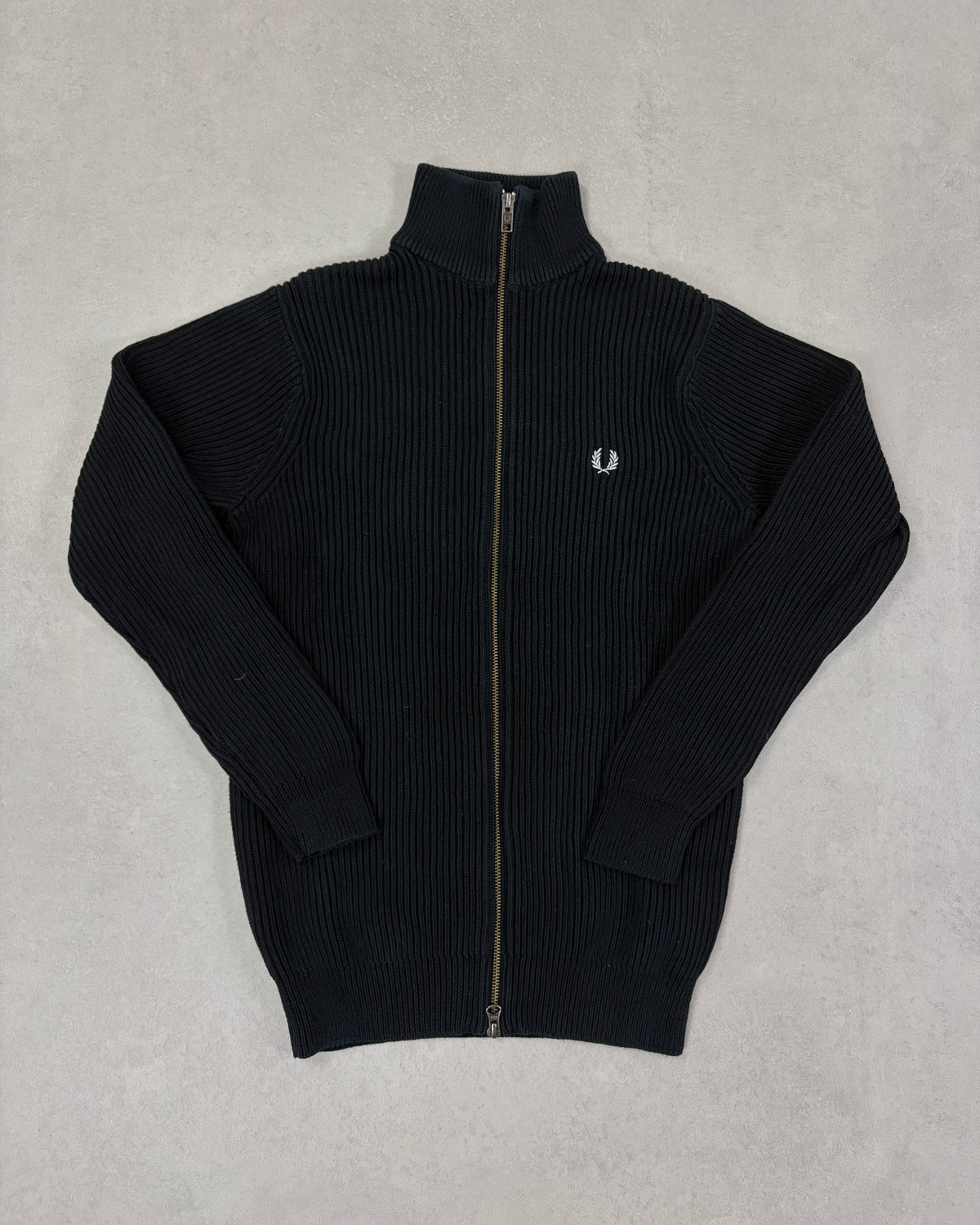 Fred Perry Strickjacke Schwarz mit Zip Größe S – Vorderseite