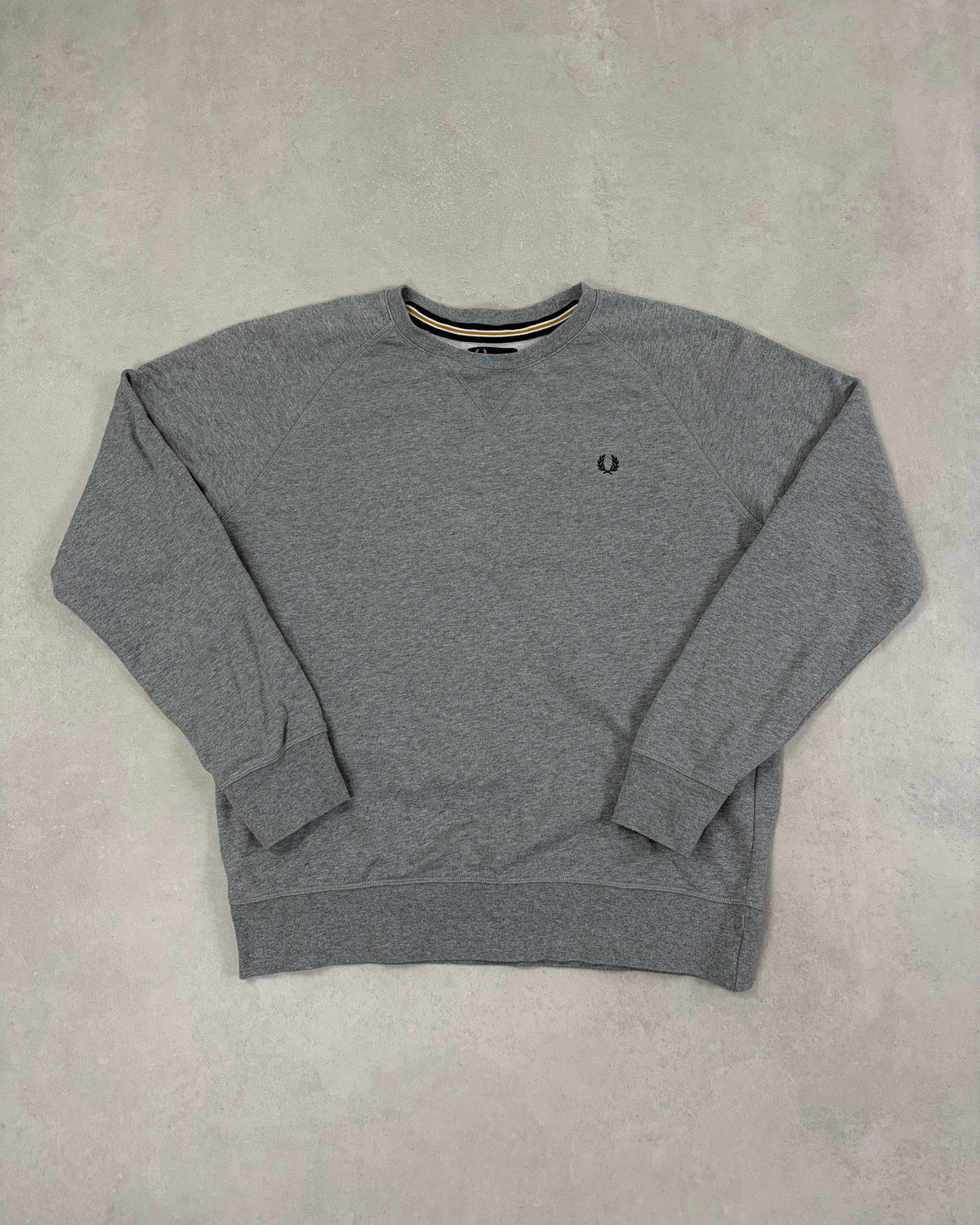 Fred Perry Pullover Grau meliert mit Tipping-Kragen Größe XL – Vorderseite