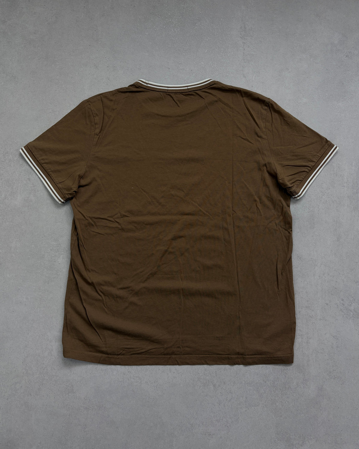 Fred Perry T-Shirt Braun mit Twin Tipping Größe L – Rückseite