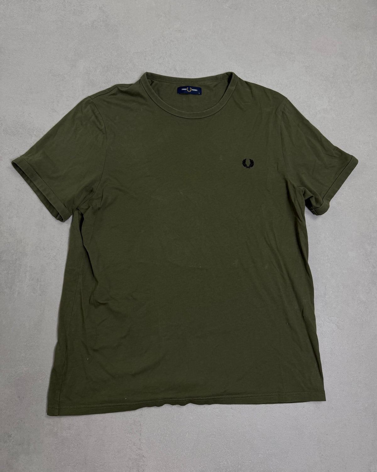 Fred Perry T-Shirt Oliv Größe XL – Vorderseite