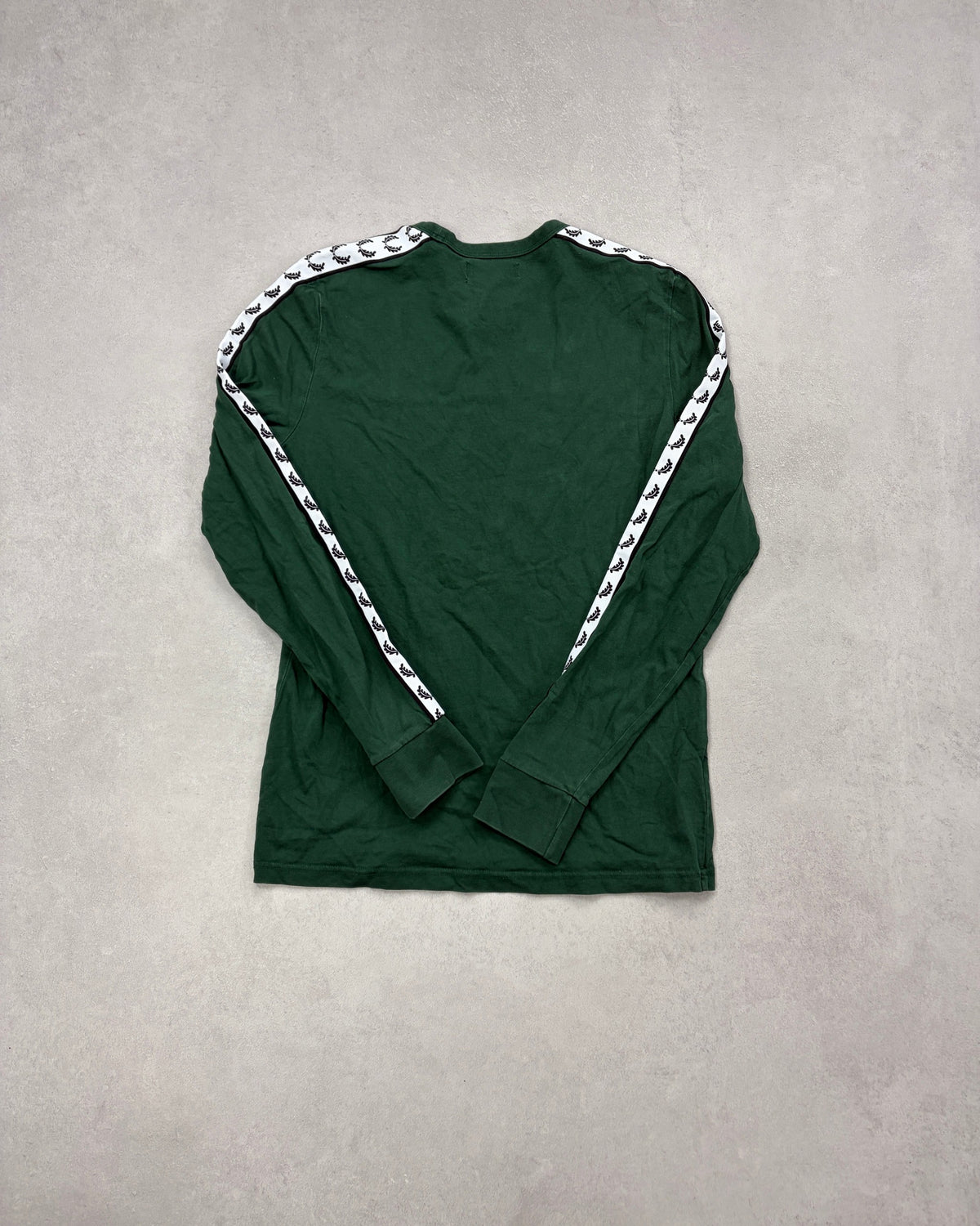 Fred Perry Taped Langarmshirt Dunkelgrün Größe S – Rückseite