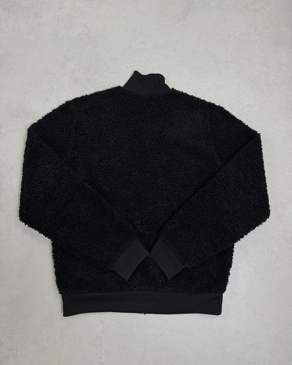 Fred Perry Teddy-Fleecejacke Schwarz Größe M – Rückseite