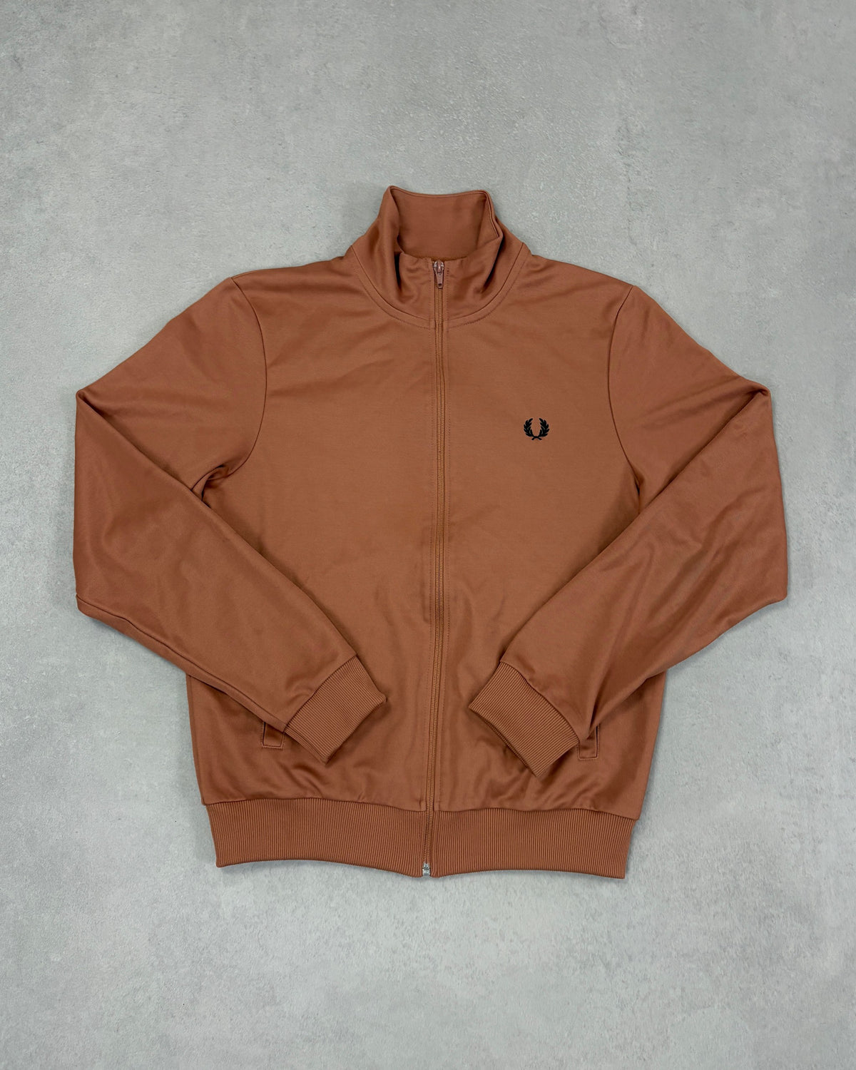 Fred Perry Trainingsjacke Rostbraun Größe M – Vorderseite