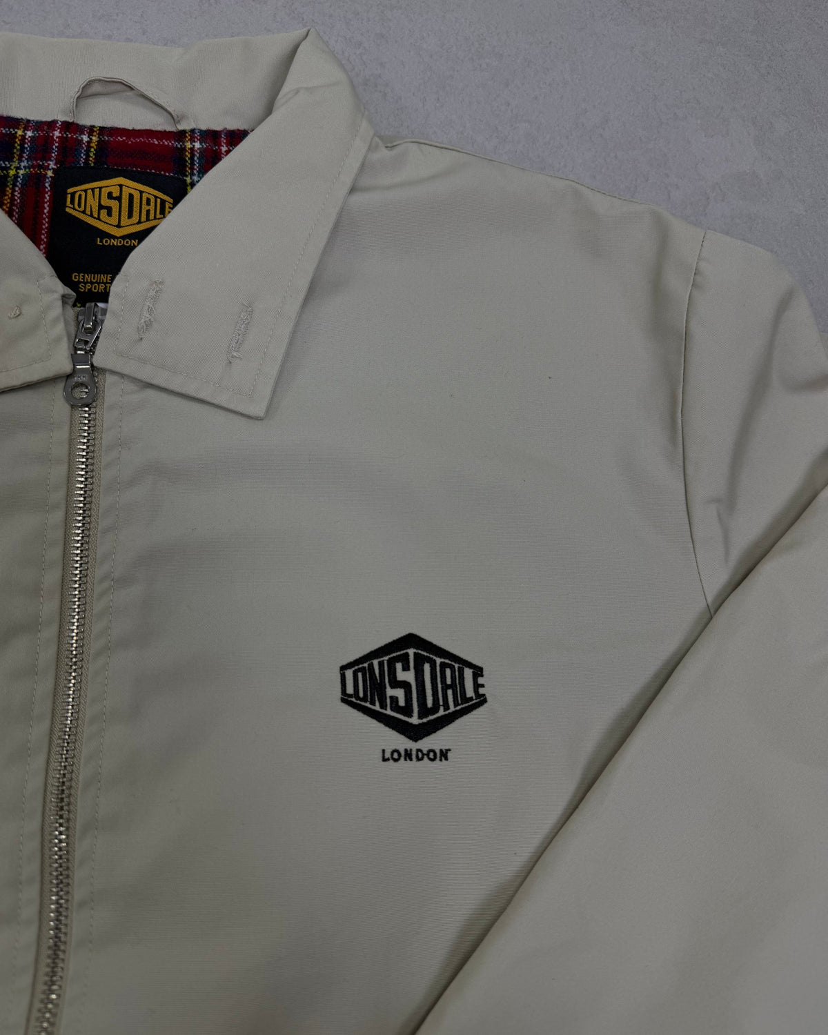 Lonsdale Harrington-Jacke Beige mit Tartan-Futter Größe M – Detail