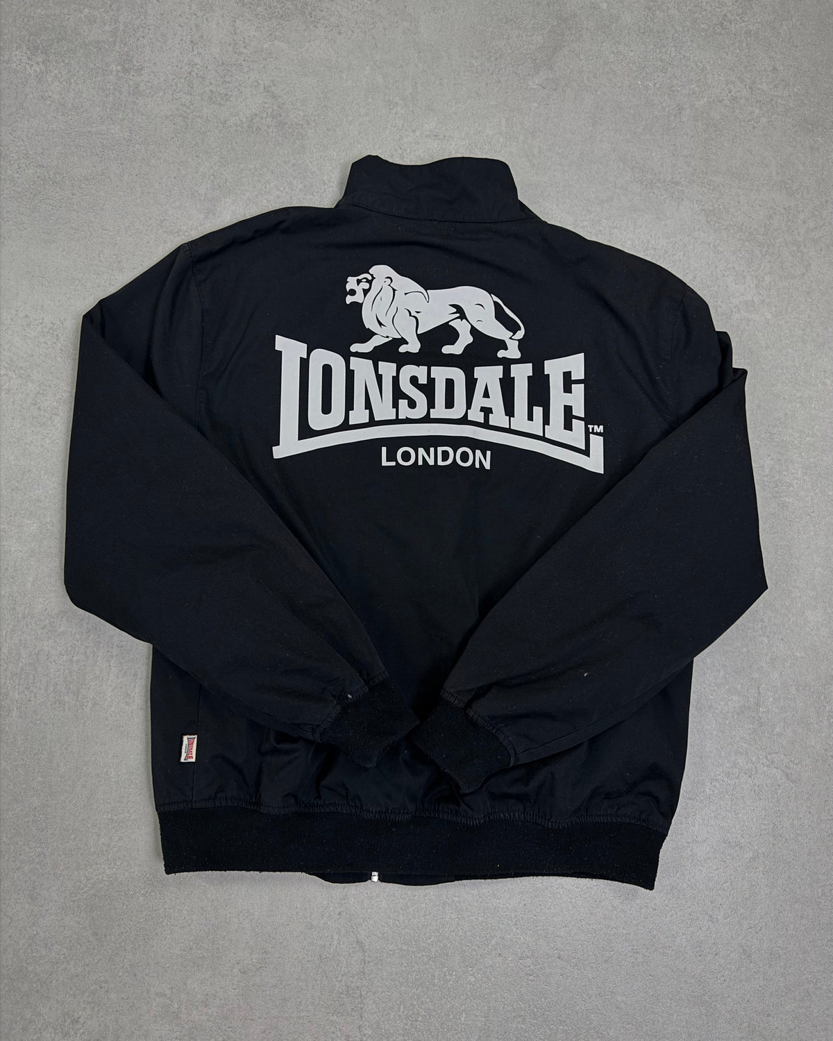 Lonsdale Harrington-Jacke Schwarz mit Rückenlogo Größe XL – Rückseite