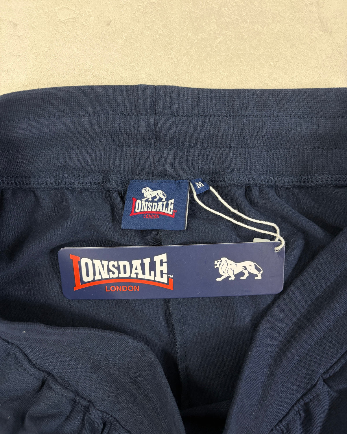 Lonsdale Shorts Navy mit Streifen – neu mit Etikett Größe M – Etikett