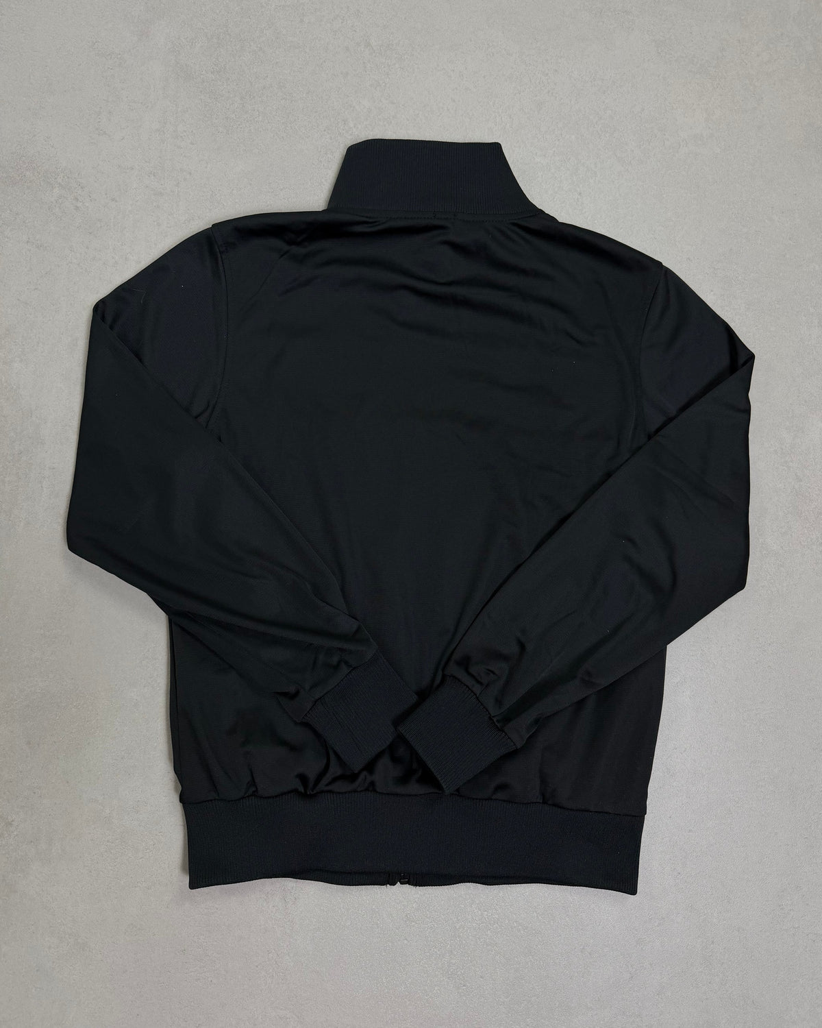 Lonsdale Trainingsjacke Schwarz mit rotem Brustblock Größe L – Rückseite