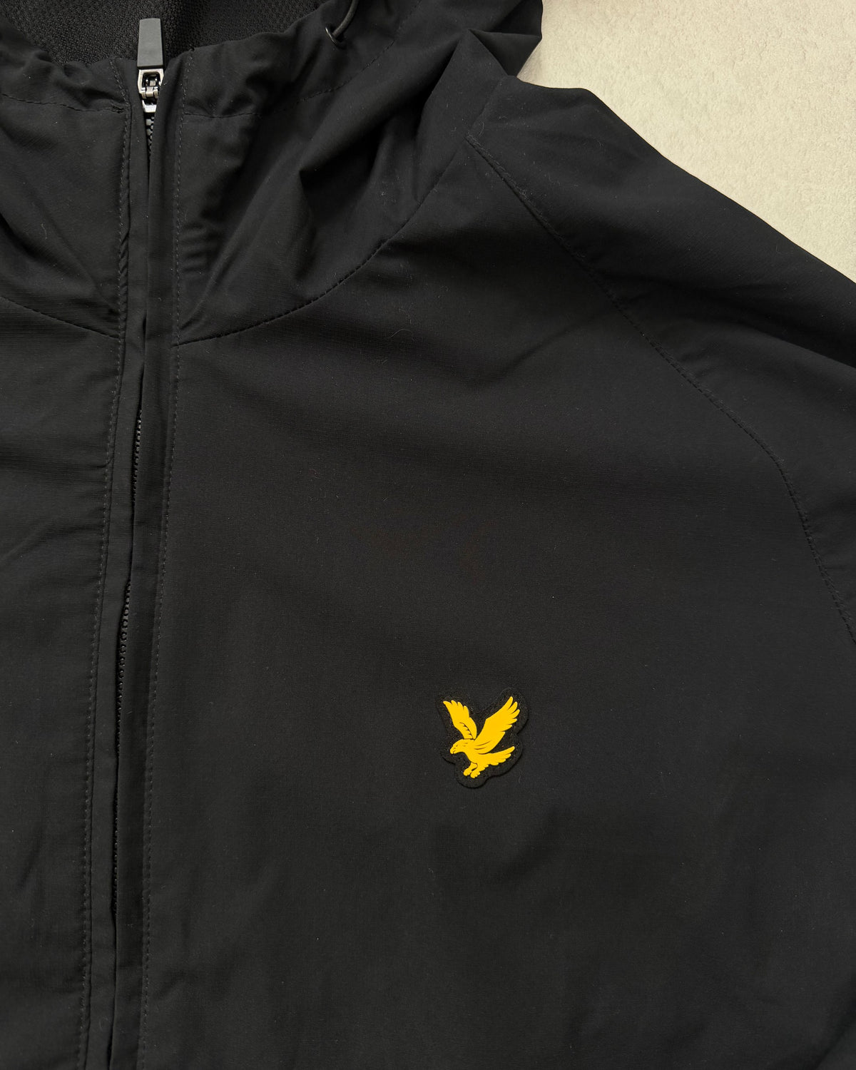 Lyle & Scott Kapuzen-Windjacke Schwarz in 2XL Größe 2XL – Detail