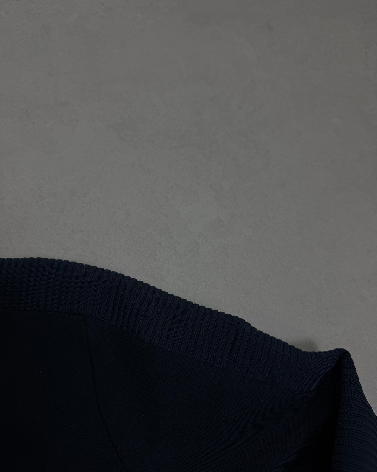 Lyle & Scott Trainingsjacke Navy mit goldenem Adler Größe M – Detail