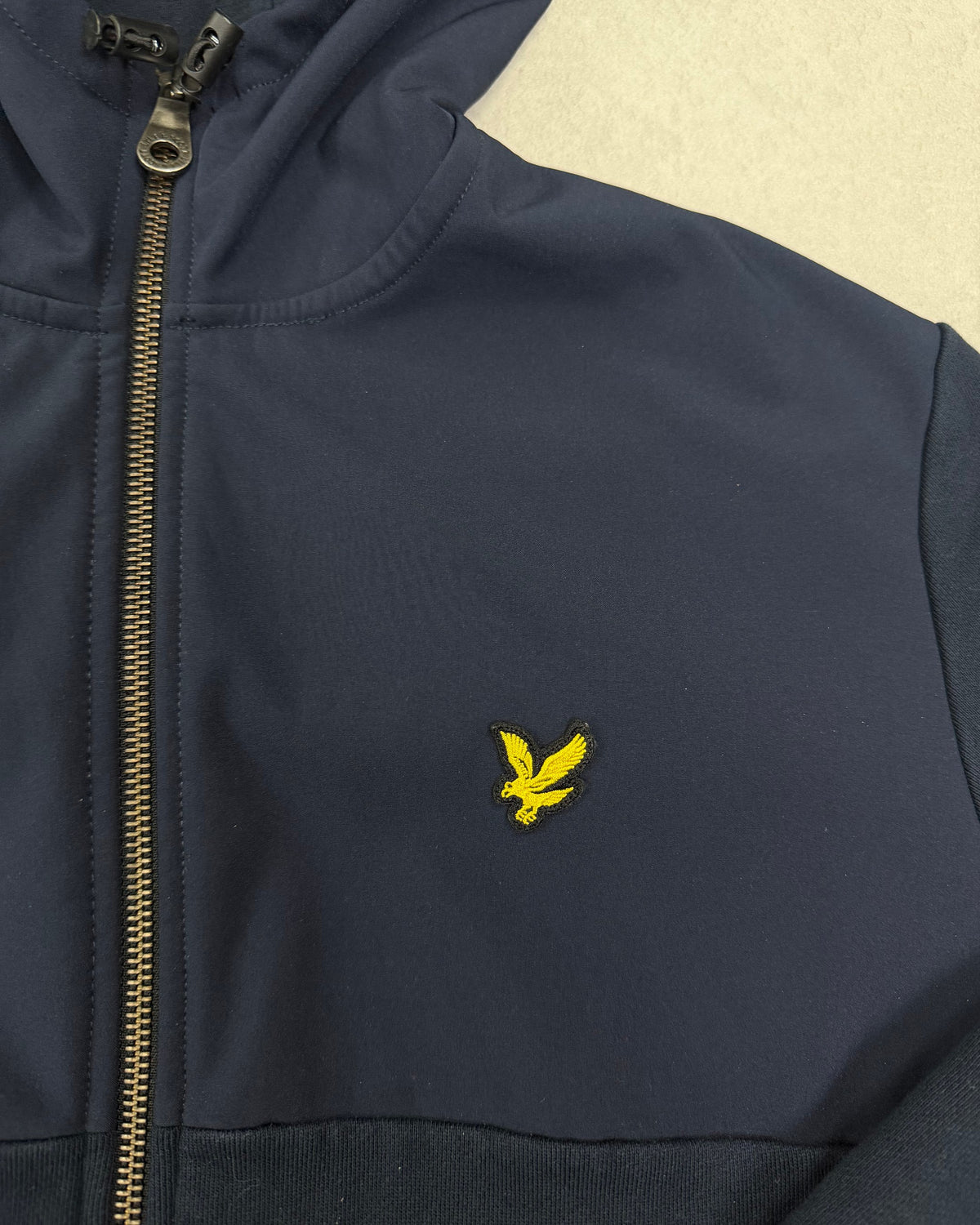Lyle & Scott Zip-Hoodie Navy mit Nylon-Einsätzen Größe M – Detail