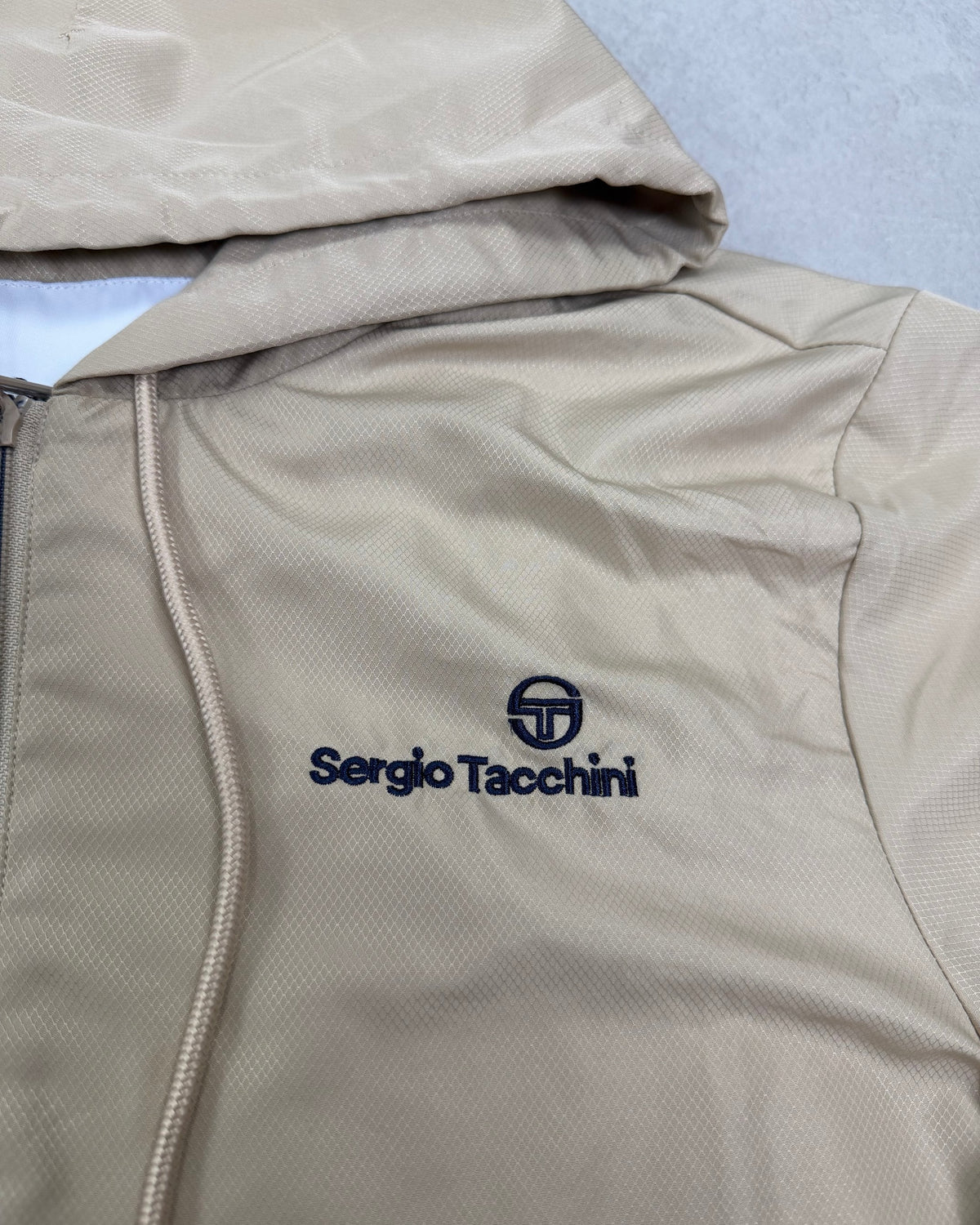 Sergio Tacchini Kapuzenjacke Beige Größe L – Detail