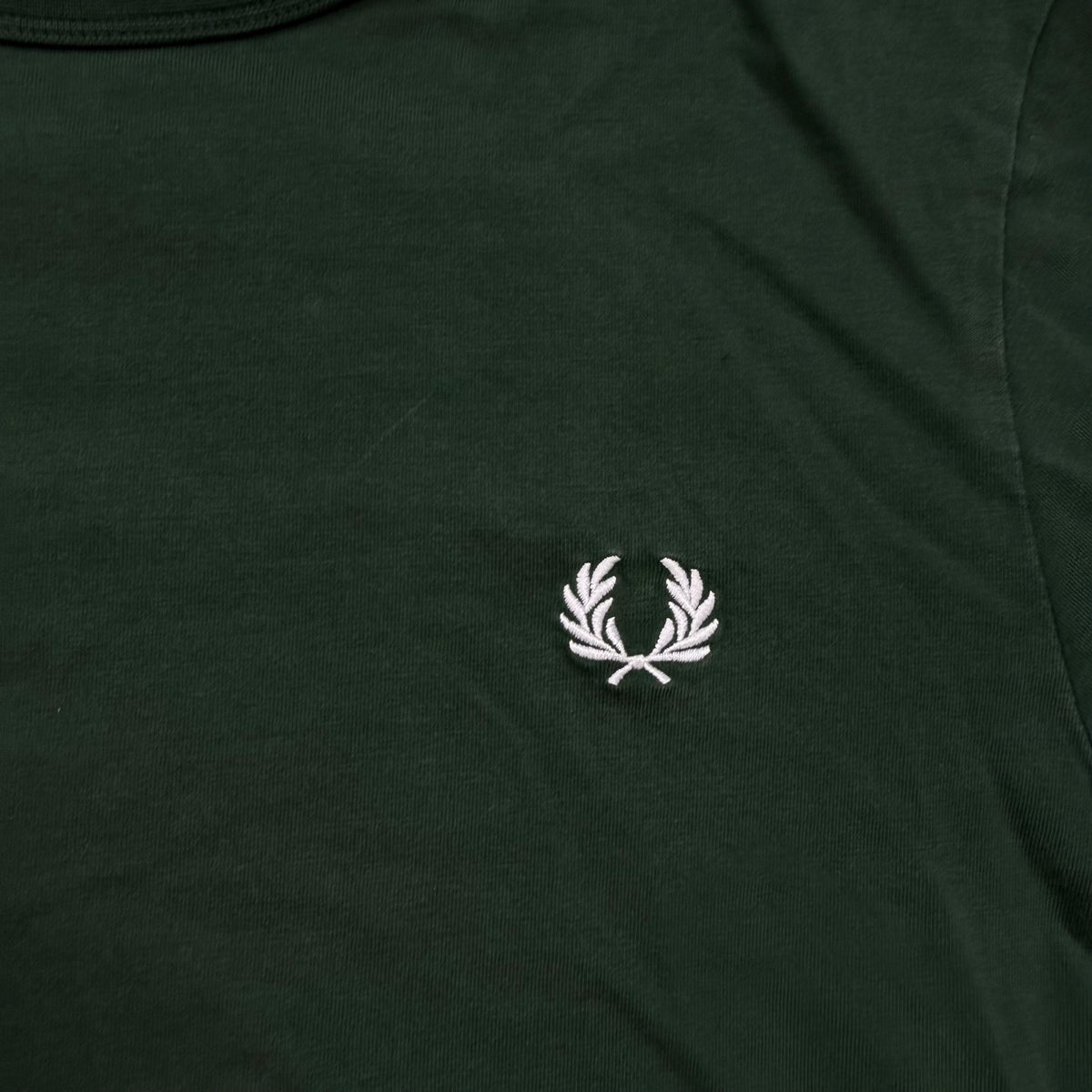 Fred Perry T-Shirt Waldgrün mit dezenten Logo