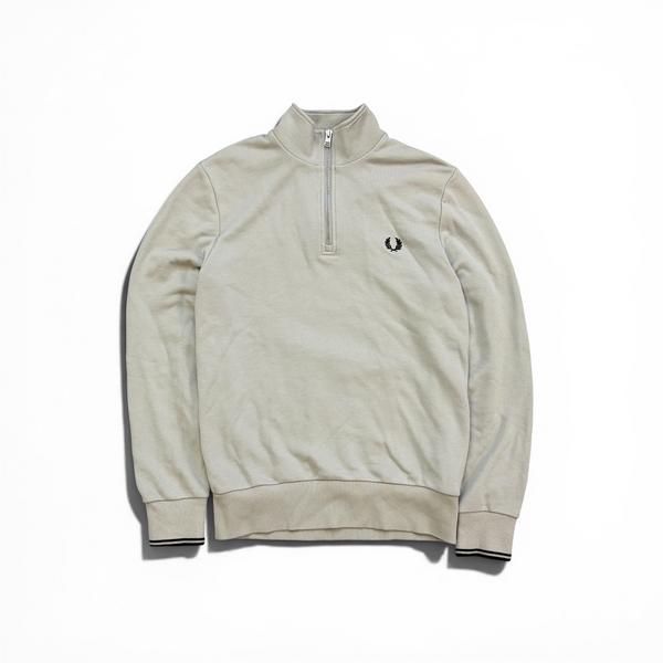 Fred Perry Half-Zip mit dezenten Logo auf der Brust
