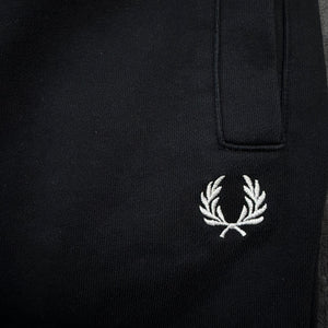 Fred Perry Sweatpants Schwarz mit Stickmuster am Bein