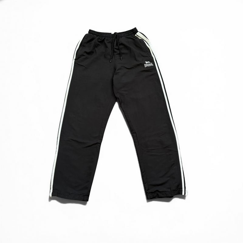 Lonsdale Trainingshose in Schwarz mit Logo auf der Seite