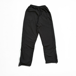 Lonsdale Trainingshose in Schwarz mit Logo auf der Seite
