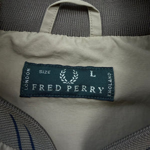 Fred Perry Bomberjacke in beige mit kleinem Logo auf der Brust