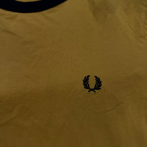 Fred Perry Tshirt Gelb mit kleinem Logo