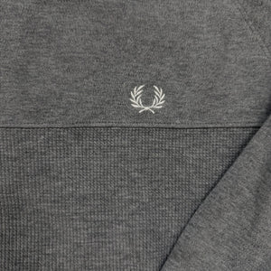 Fred Perry Sweater mit kleinem Logo auf der Brust