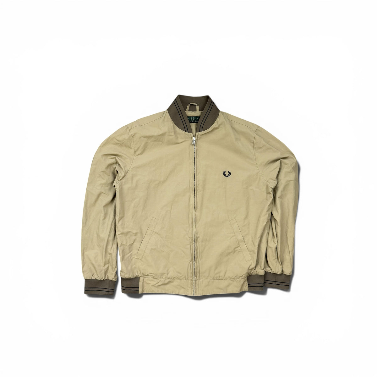 Fred Perry Bomberjacke in beige mit kleinem Logo auf der Brust