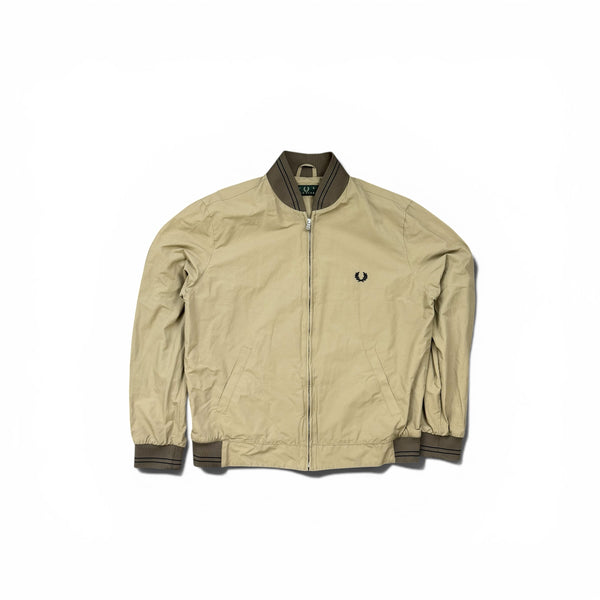 Fred Perry Bomberjacke in beige mit kleinem Logo auf der Brust