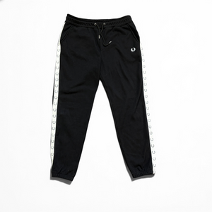 Fred Perry Jogginghose Schwarz mit kleiner Stickung