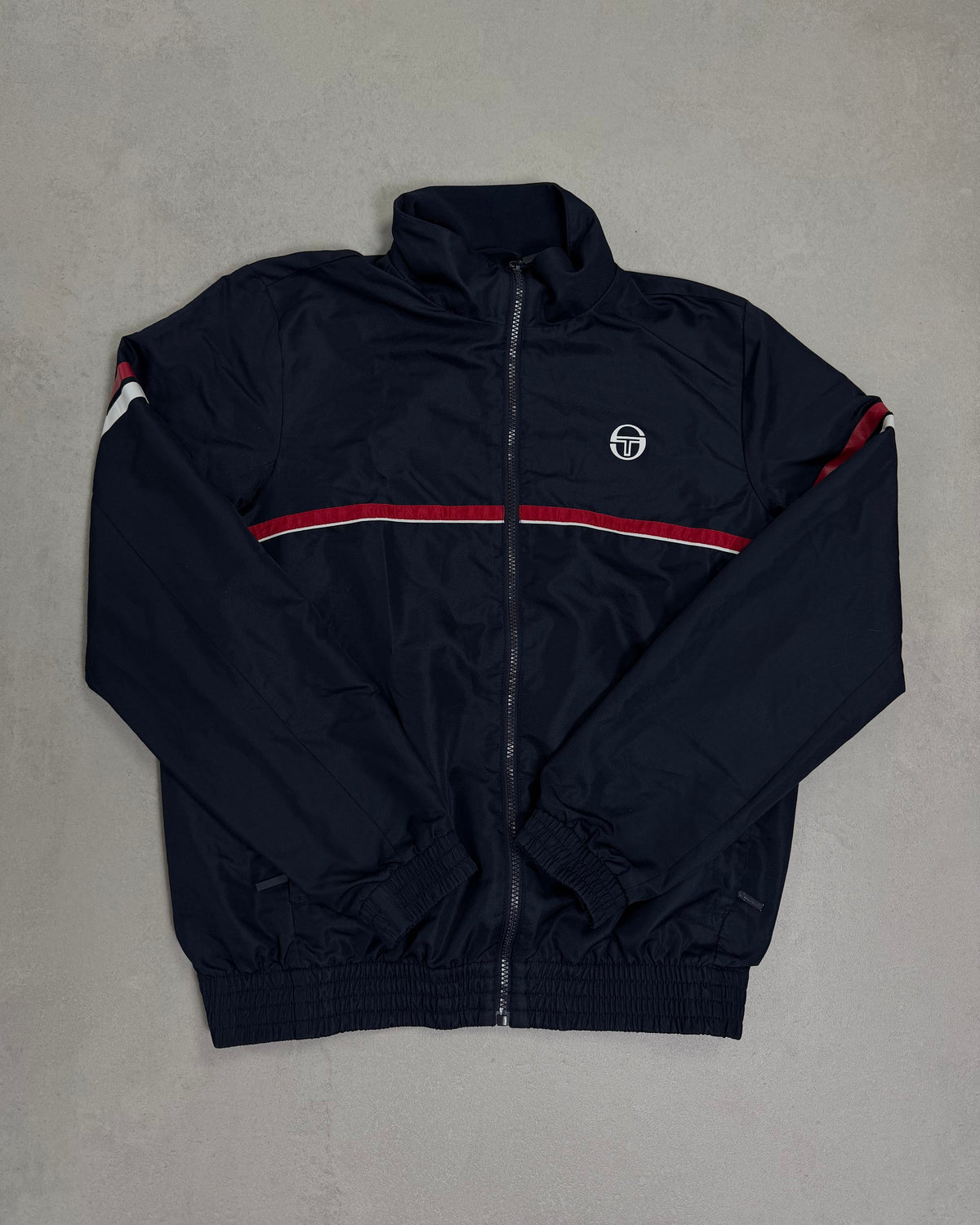 Sergio Tacchini Trainingsjacke Navy mit roten Streifen – Vorderseite