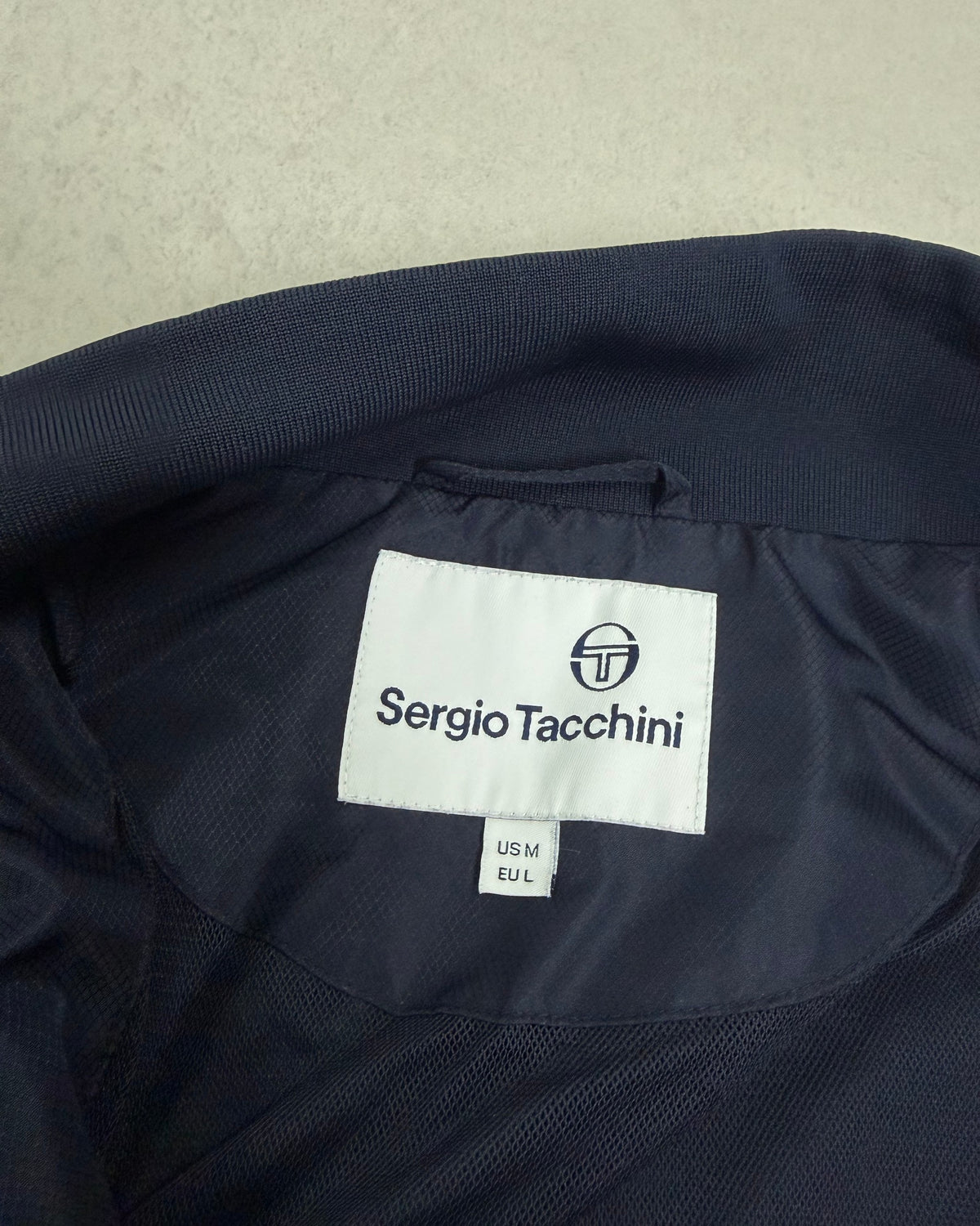 Sergio Tacchini Trainingsjacke Navy mit roten Streifen – Etikett