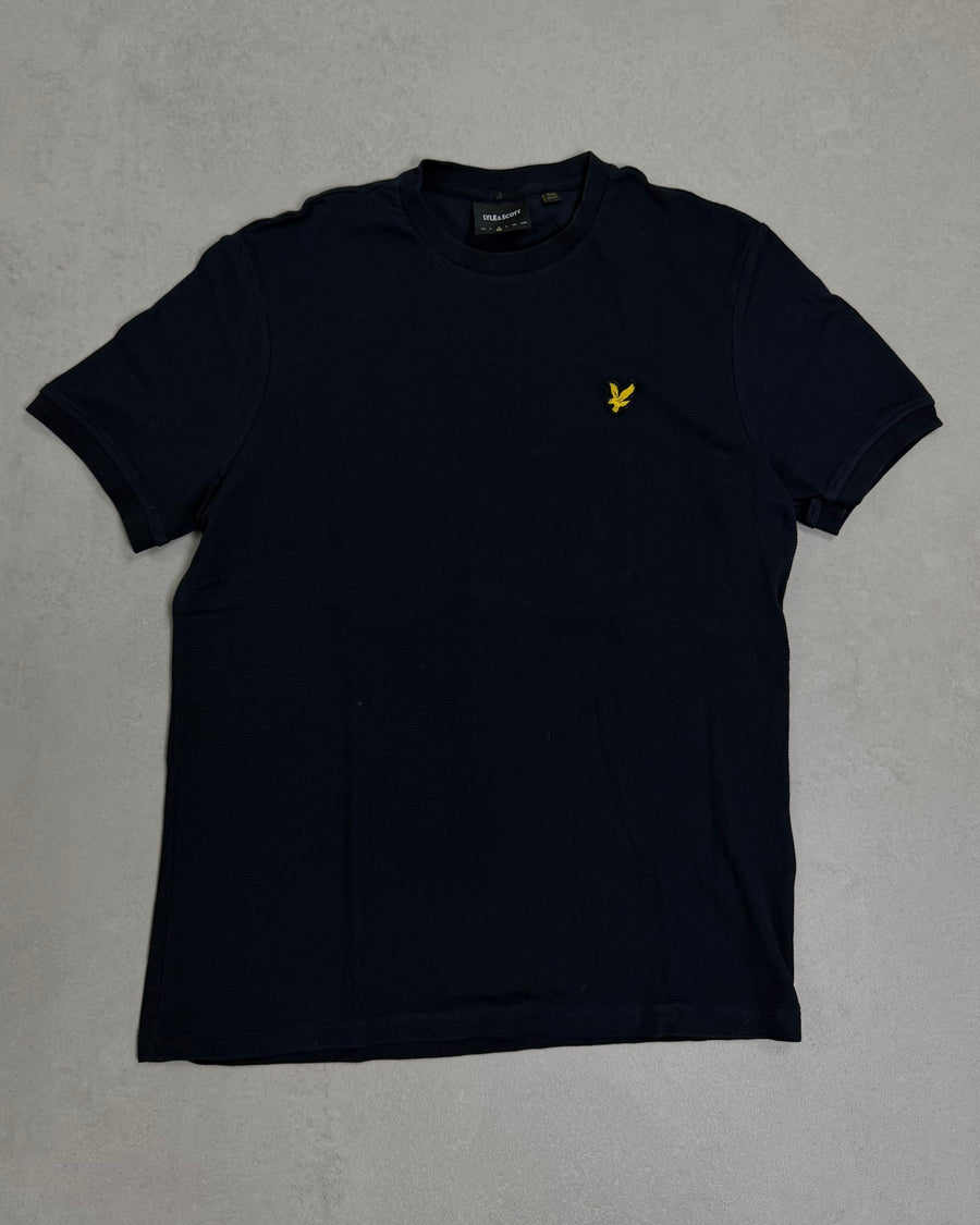Lyle & Scott T-Shirt Schwarz mit Waffelstruktur – Vorderseite