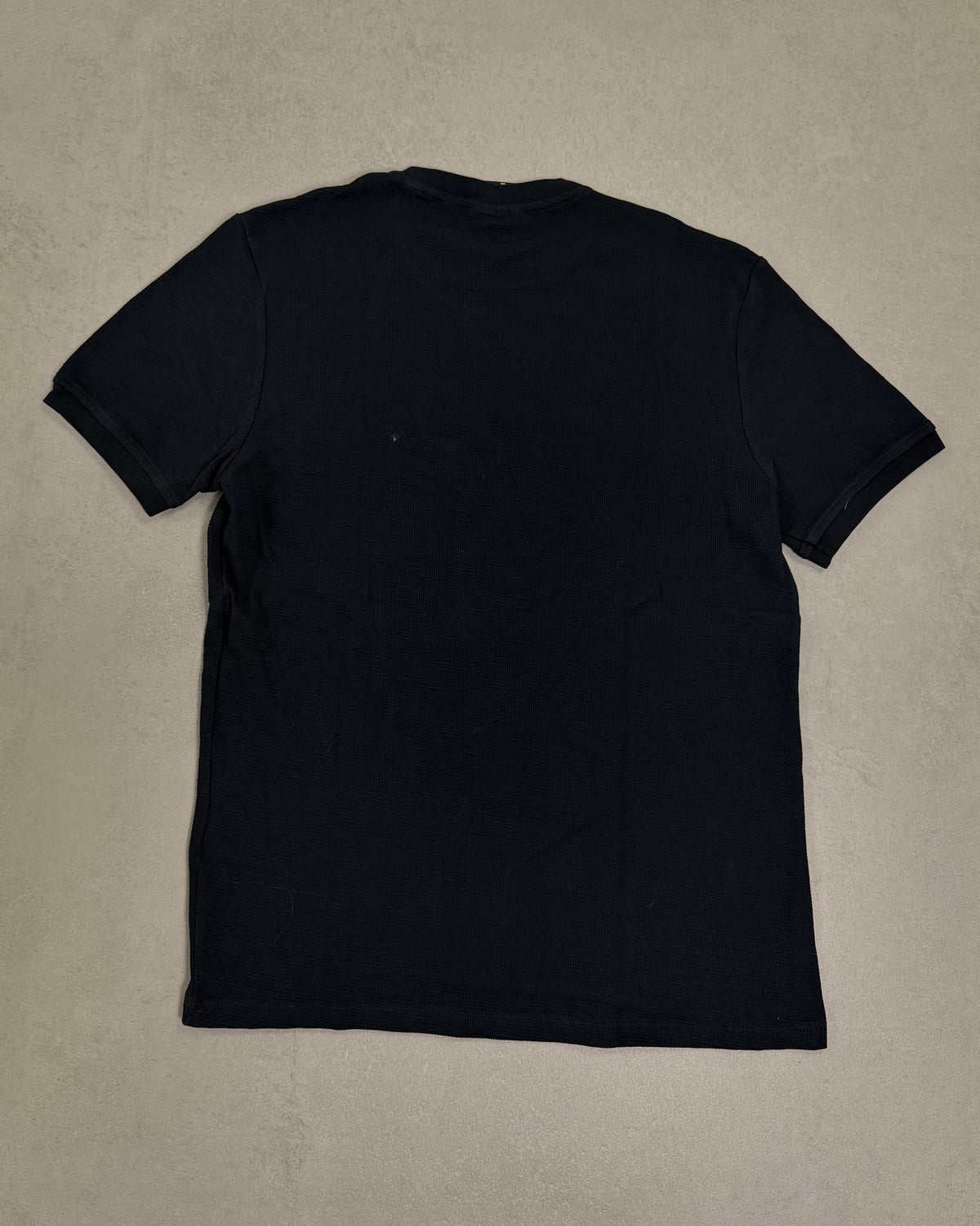 Lyle & Scott T-Shirt Schwarz mit Waffelstruktur – Rückseite