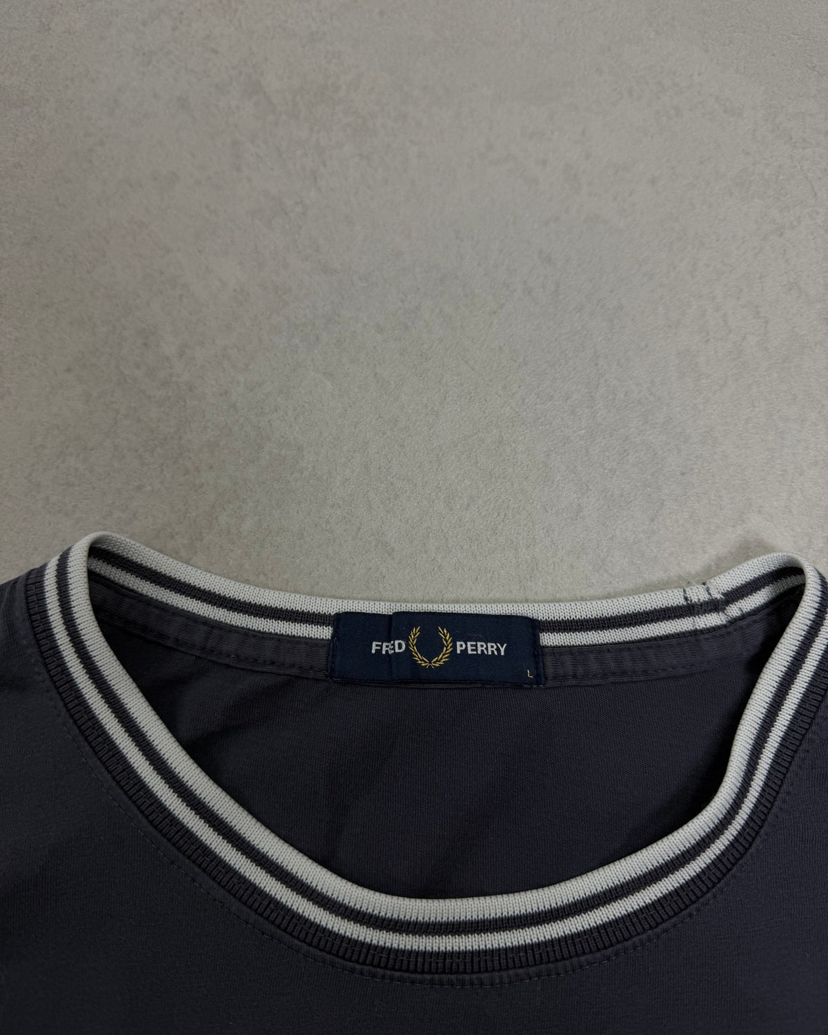 Fred Perry Ringer T-Shirt Schwarz mit Twin Tipping – Etikett