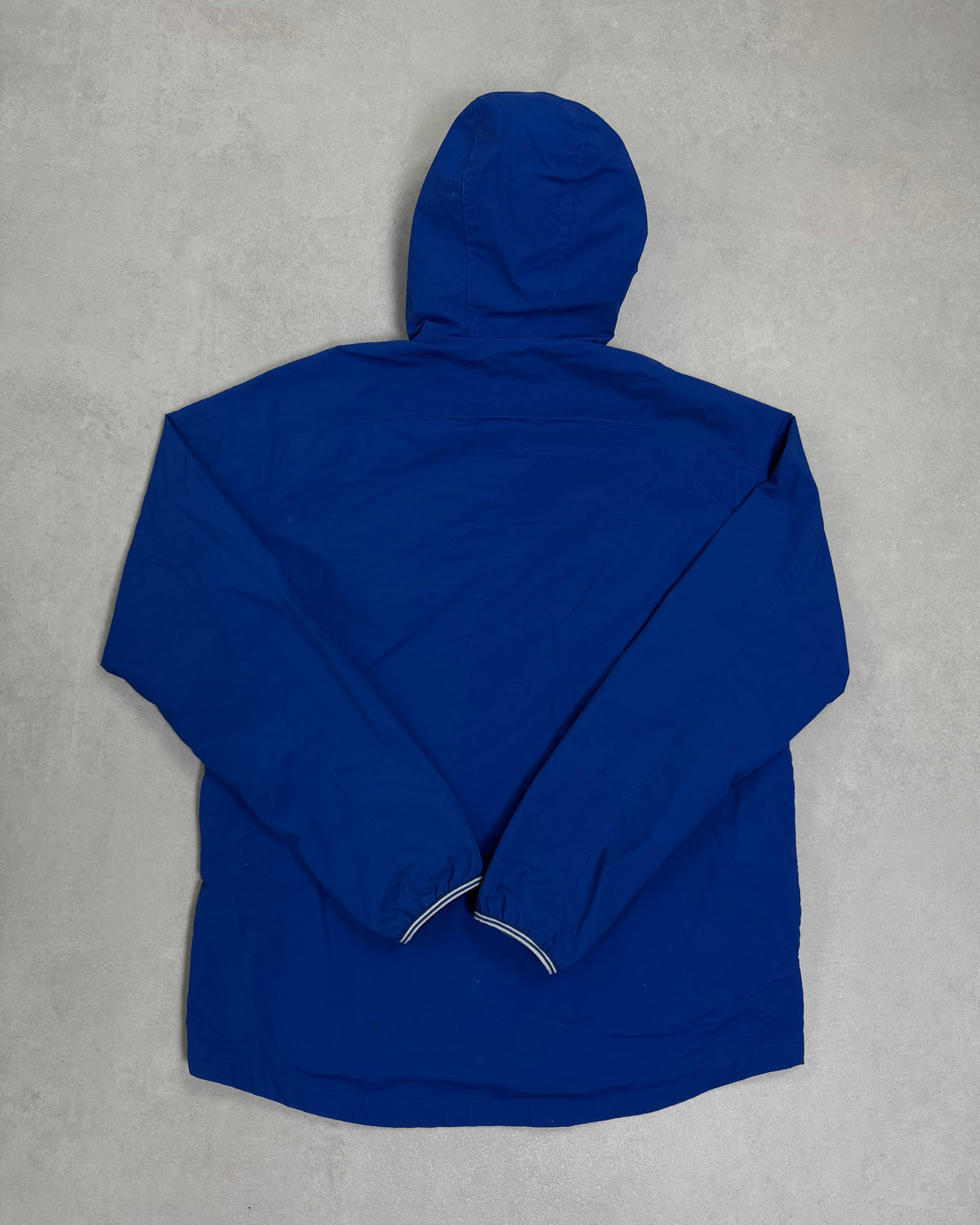 Fred Perry Windjacke Royalblau mit Kapuze – Rückseite